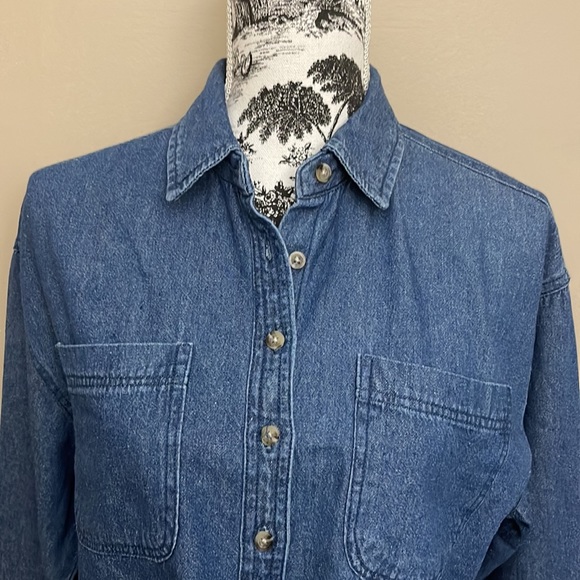 3/$15 Forever 21 crop denim shirt M - Picture 2 of 6